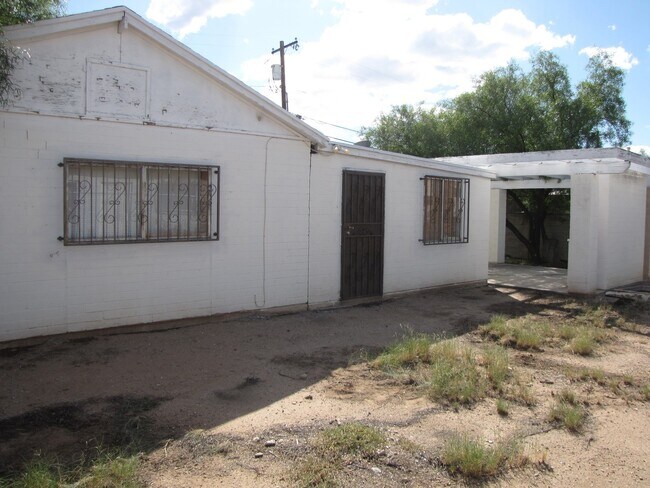 Building Photo - 801 E Halcyon Rd