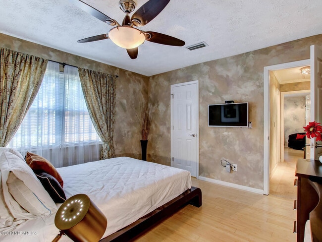 Building Photo - 88 Oakwood Rd