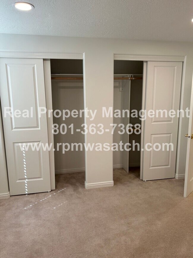 Building Photo - Don't miss out on this gorgeous and spacious basement apartment. It will go fast!!