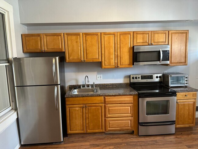 Building Photo - Spacious Rooms! Hardwood Flooring Througho...