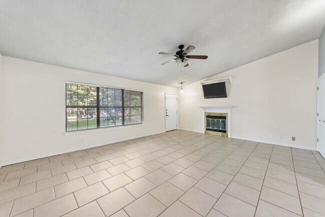 Building Photo - 121 Lake Vista W