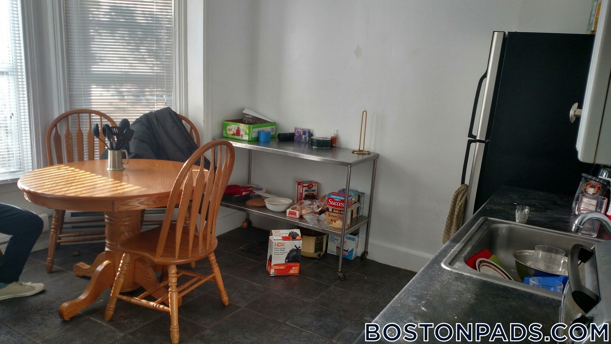 Building Photo - 42 Hillside St