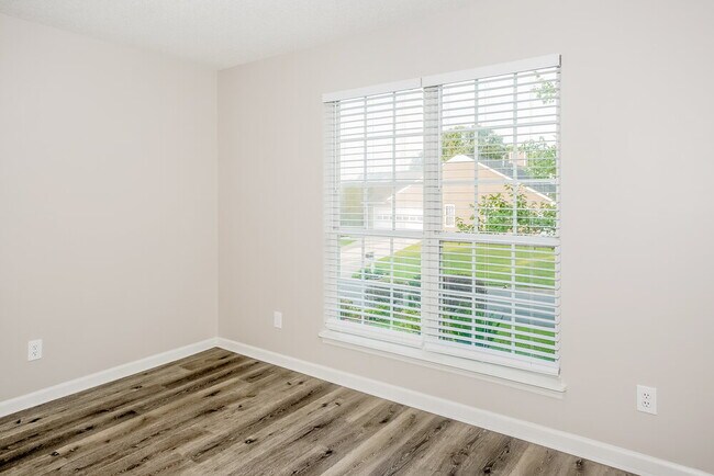 Building Photo - 3381 Chadbury Dr NW