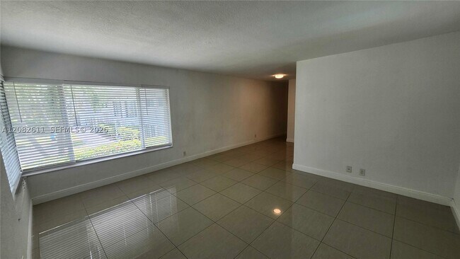 Building Photo - 9770 E Bay Harbor Dr