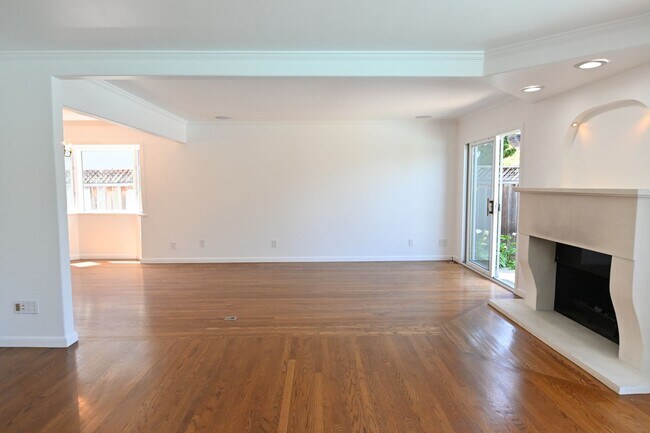 Building Photo - West SJ Beauty, Pool & Spa, 2 bed, 2 bath, 2 car garage single family home available soon!