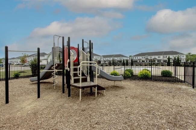 Building Photo - 4327 Doral Dr