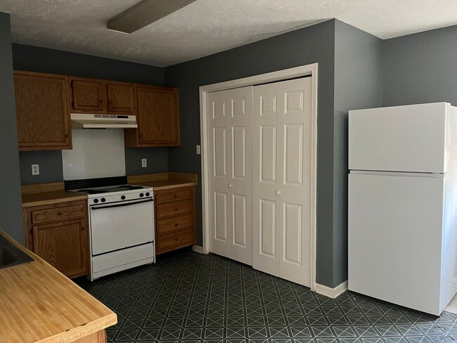 Building Photo - 2 bd/2 ba apartment