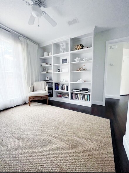 Building Photo - 14042 Oakhill Way