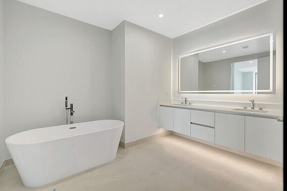 Building Photo - 220 Lake Shore Dr