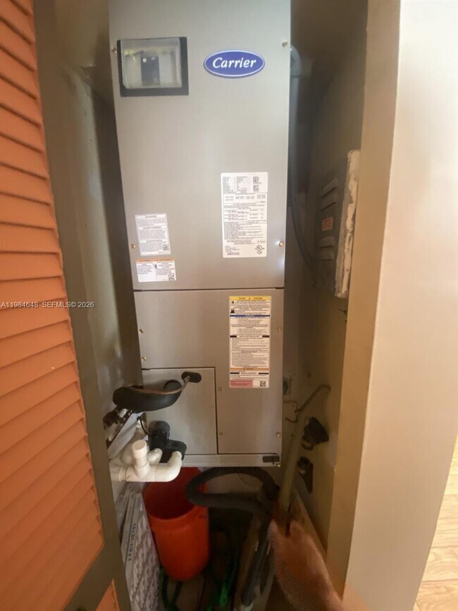 Building Photo - 200 NE 14th Ave