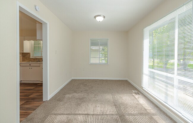 Building Photo - Oak Forest
