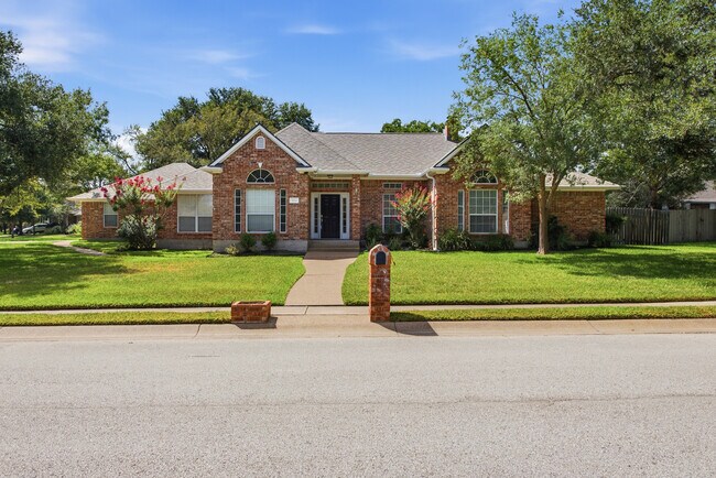Building Photo - 905 Winged Foot Dr