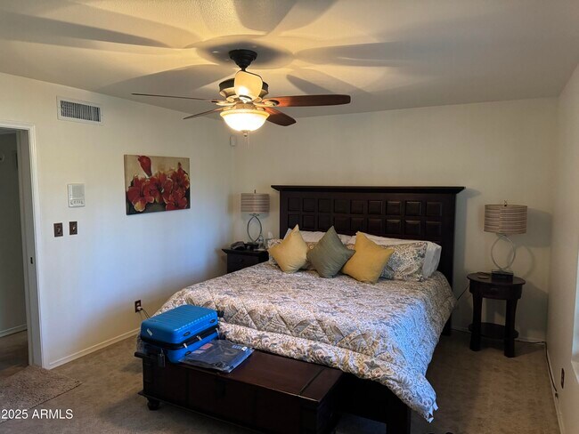 Building Photo - 1009 N Villa Nueva Dr