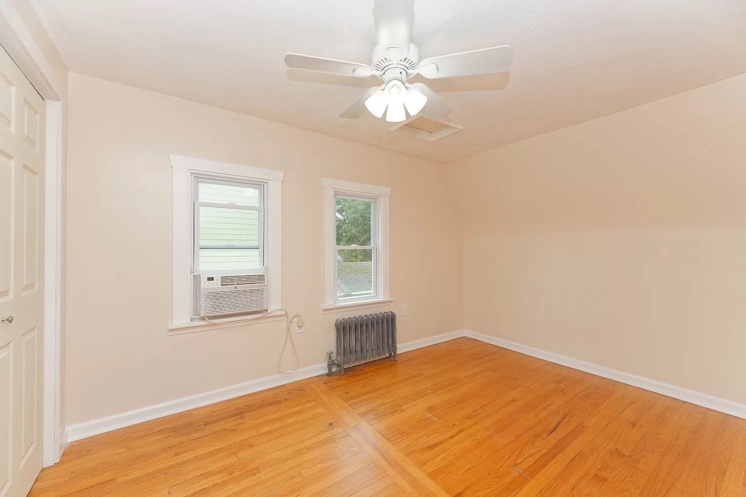 Building Photo - 1153 S Country Club Dr