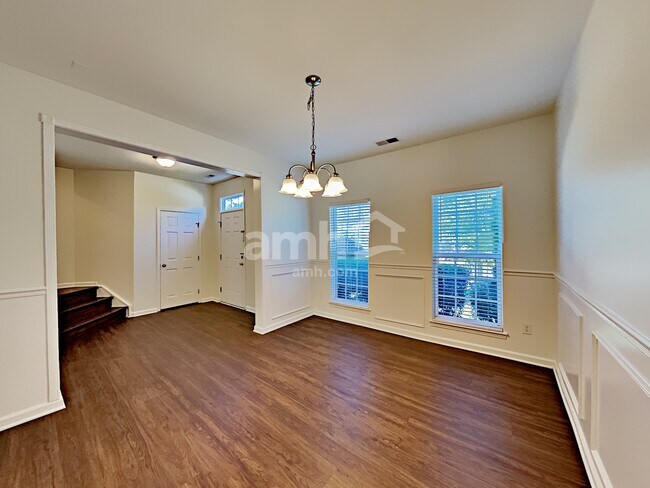 Building Photo - 1019 Canopy Dr