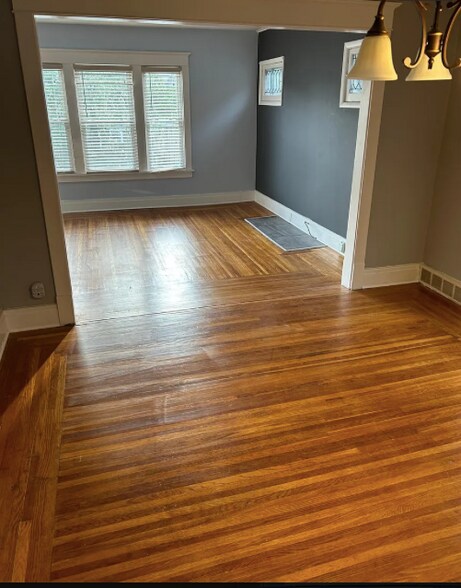 Large Dining Room - 1 Traymore St