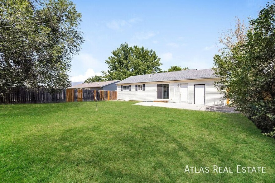 Building Photo - 4419 Dewey Dr