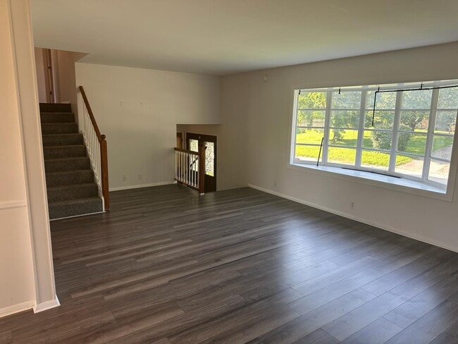 Building Photo - 4305 E Maple Manor Pkwy