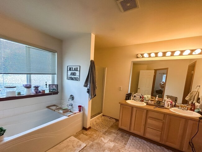 Building Photo - 3BD 2.5BA in LSSD