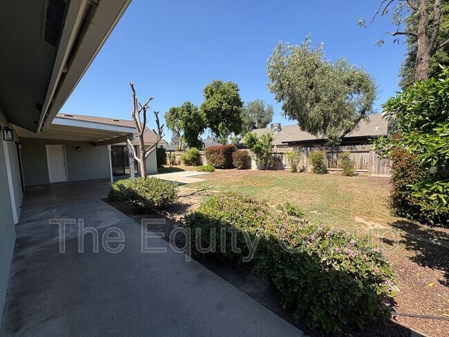 Building Photo - 3702 W Dorothea Ct