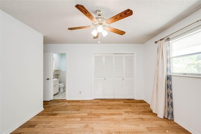 Building Photo - 405 Westbrook Dr