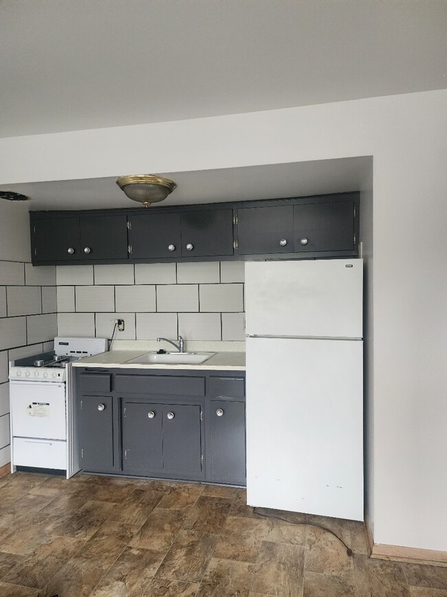 Building Photo - 6521