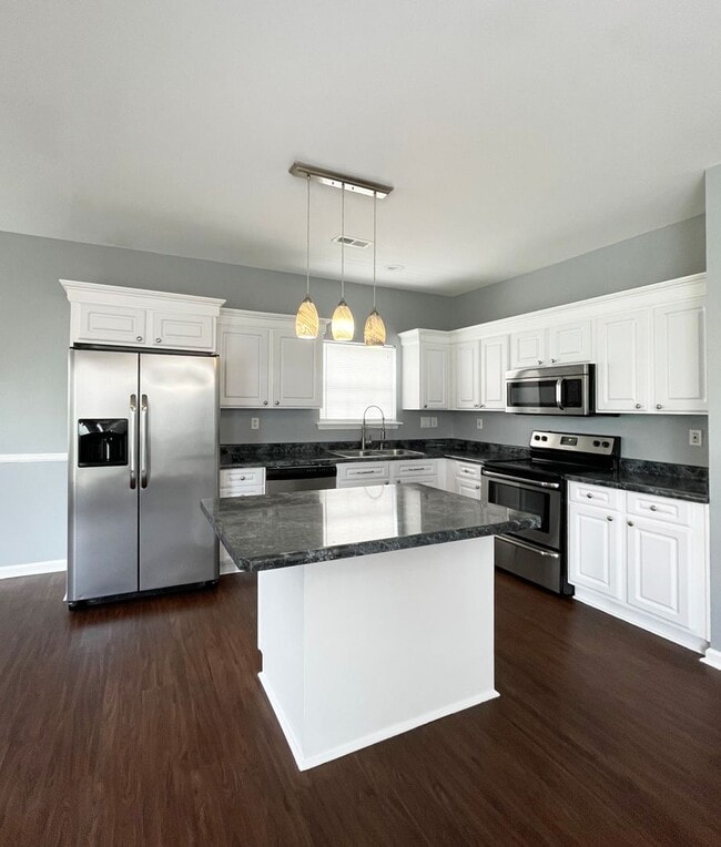 Building Photo - Lovely Single Family House with New Flooring & Paint! 2-Car Garage