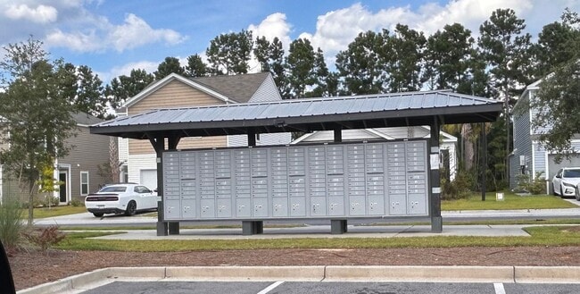 Building Photo - *Move in Special*  Spacious 3BR/2BA home in the Carnes area!