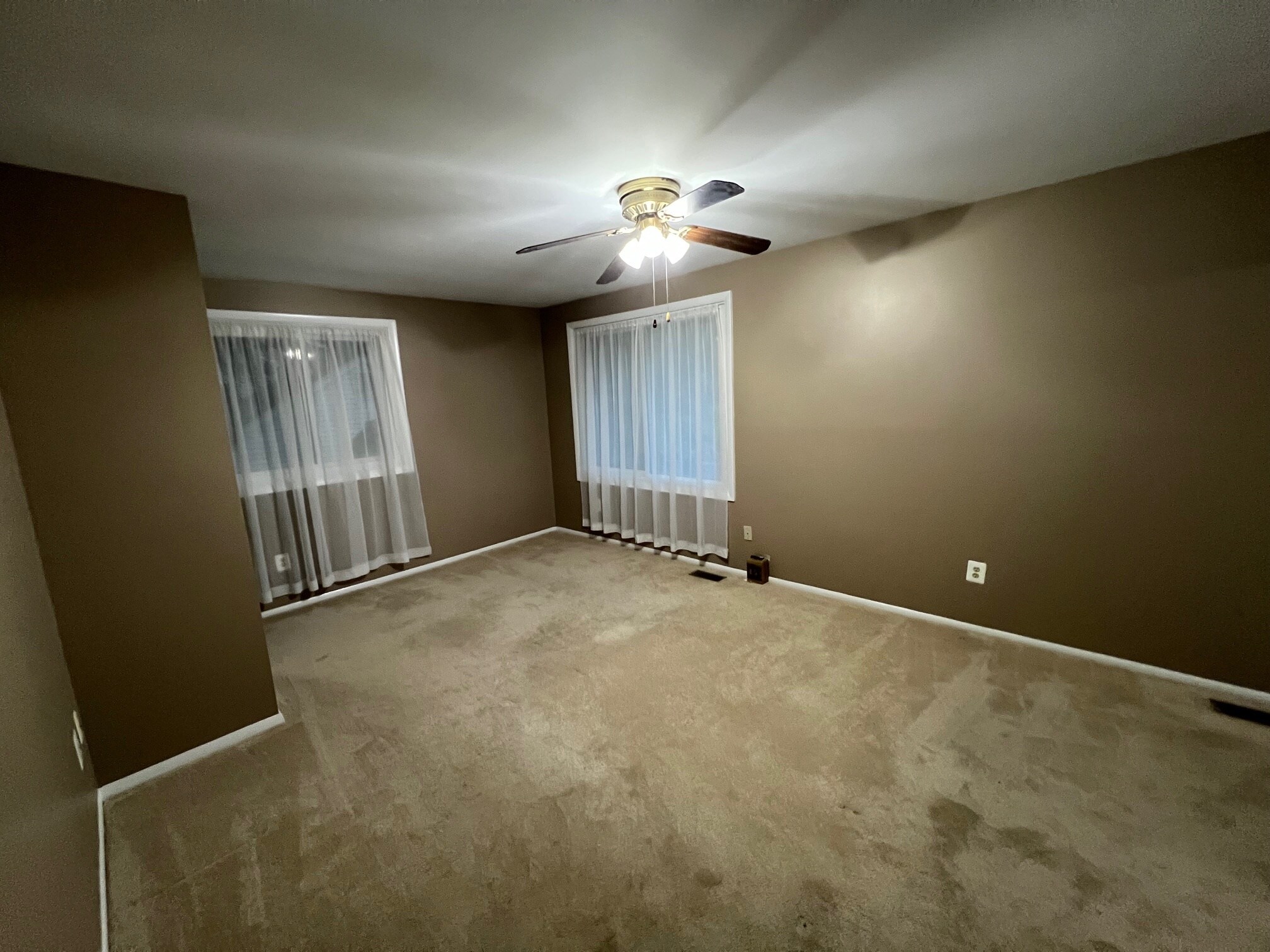 Building Photo - 220 Sugarland Run Dr