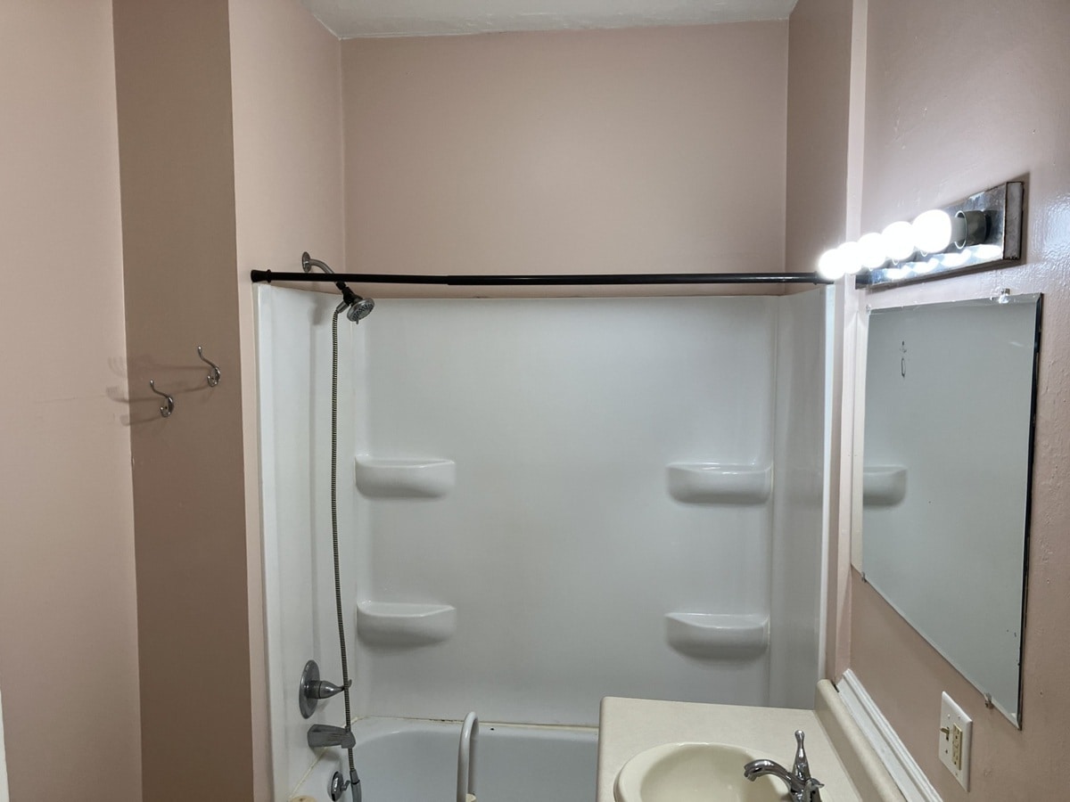 Building Photo - 1003 3rd St S