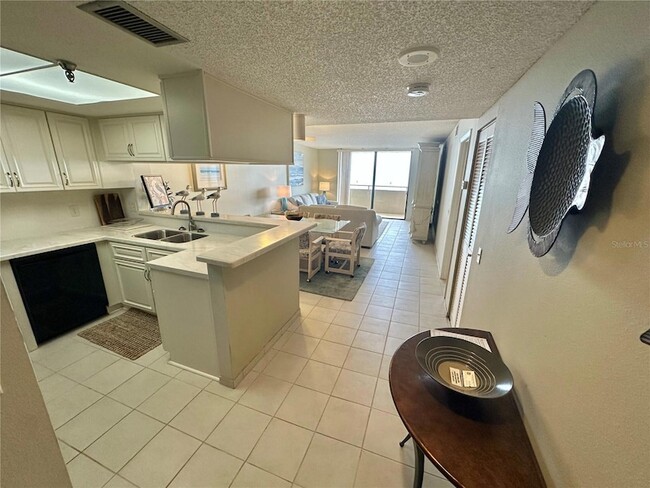 Building Photo - 6035 Sea Ranch Dr