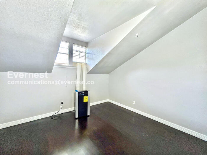 Building Photo - 5565 Preston Oaks Rd