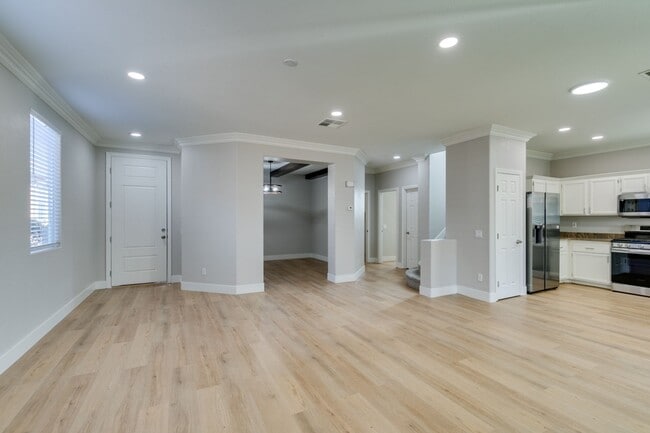 Building Photo - BEAUTIFUL SUMMERLIN 3 BEDROOM UPGRADED!!