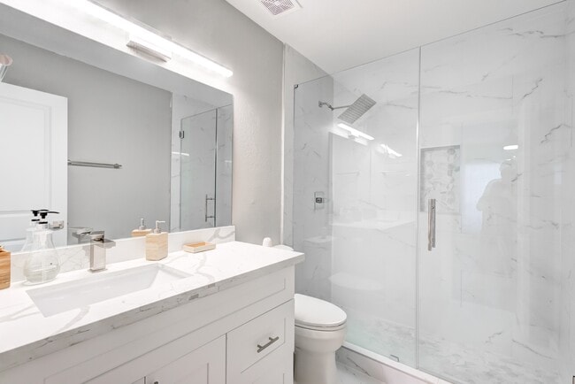 Building Photo - 2701 Bellefontaine St