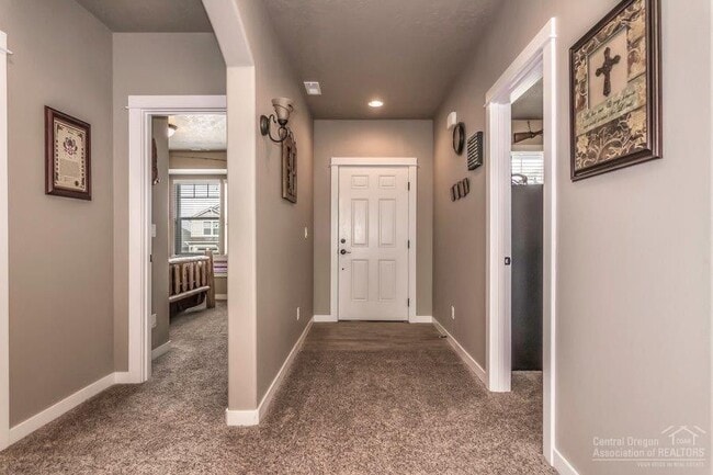 Building Photo - 4368 SW Umatilla Ave