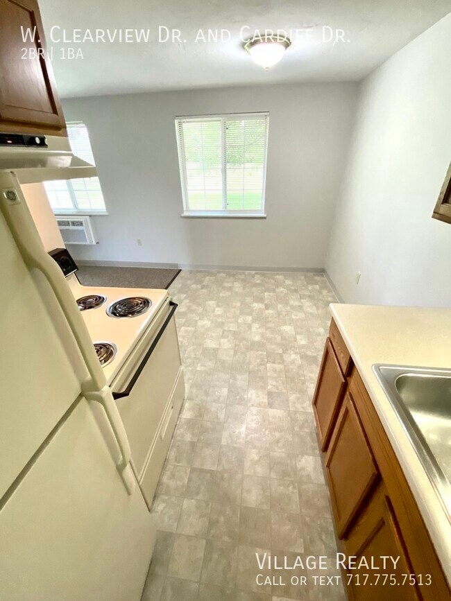 Building Photo - 51 W Clearview Dr