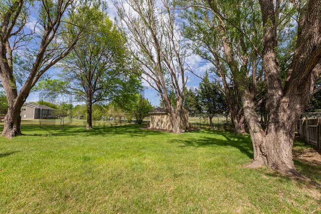 Building Photo - 8502 W Westlawn Cir