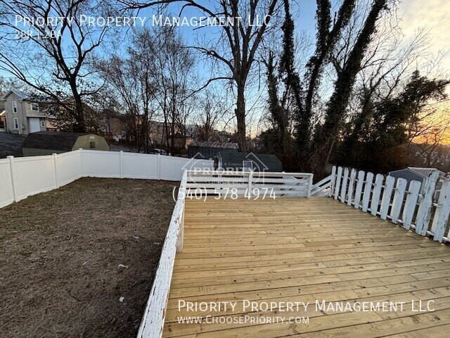 Building Photo - 188 Logan Ln