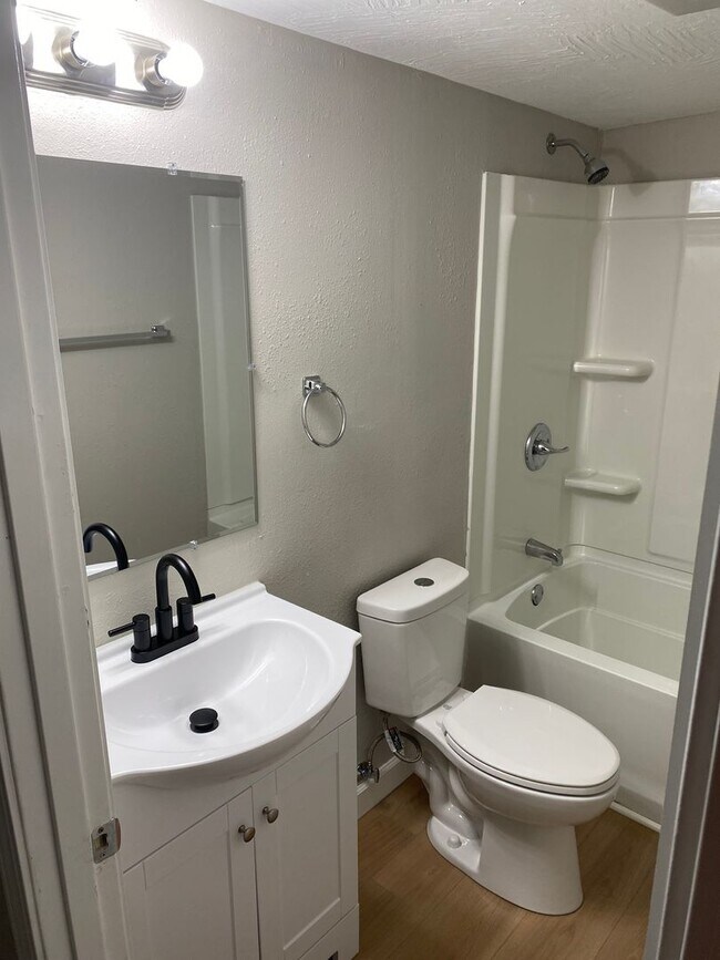 Building Photo - Fully Remodeled 2-Bedroom Home Near Grant ...