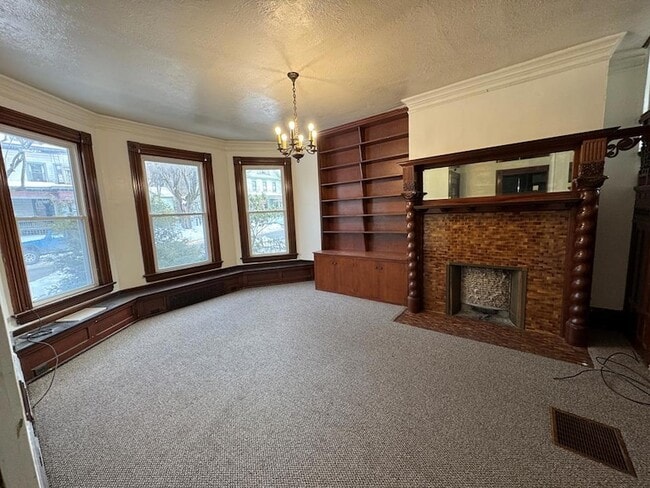 Building Photo - 116 W 2nd St