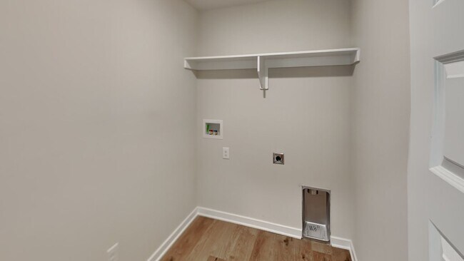 Building Photo - Beautiful and Spacious 4 Bedroom Home in M...