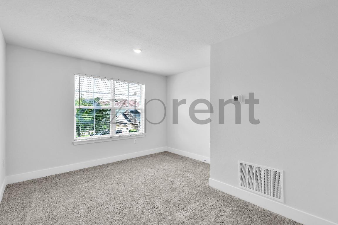 Building Photo - Unit