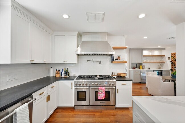 Building Photo - 9411 Endicott Ln