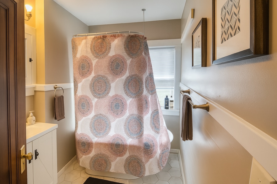 Bathroom - 626 N 41st Ave