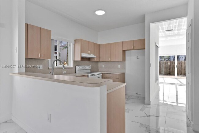 Building Photo - 10245 SW 154th Pl