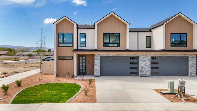 Building Photo - 353 Toms Cyn Dr