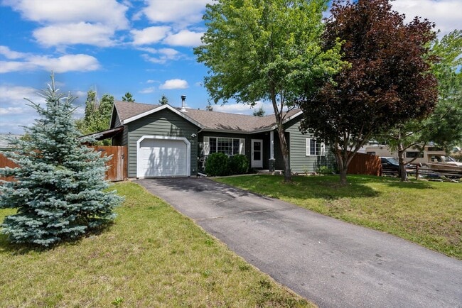 Building Photo - Glacier Chalet – Cozy Columbia Falls Retre...