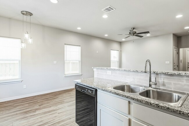 Building Photo - 203 Peruna Dr