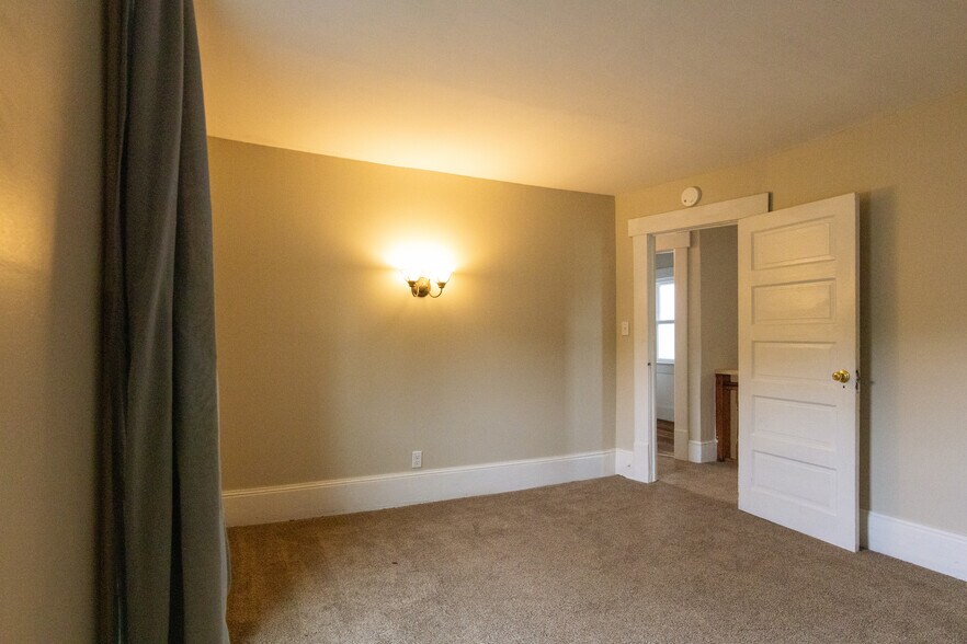 Bedroom 3 (upstairs) - 326 E Maynard Ave