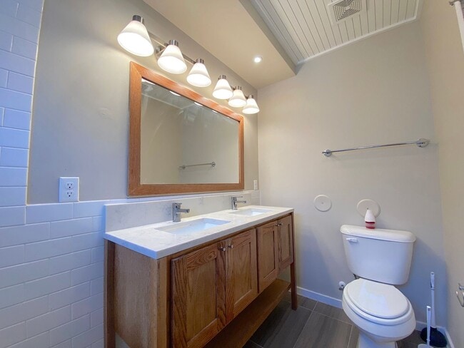 Building Photo - West El Paso 4bed/3.5bath Townhome